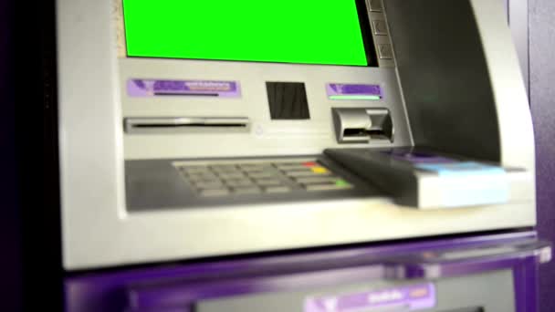Máquina Multibanco Fecha Mão Homem Entrando Número Pino Pressionando Botões — Vídeo de Stock