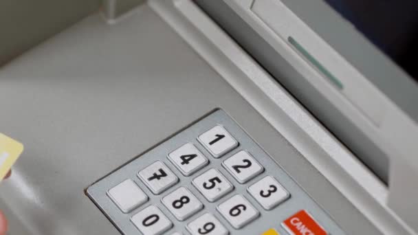 Wypłata Bankomatu Osoba Przyjmująca Pieniądze Gotówkowe Automatyczną Koncepcją Technologii Kasjerskiej — Wideo stockowe