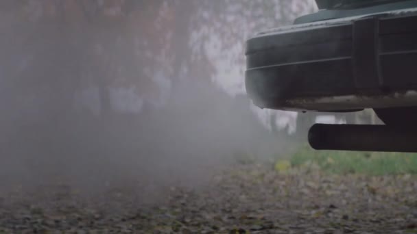 Old Diesel Car Exhaust Pipe Diesel Machine Start Accelerate Smoke — Stock Video