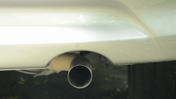 Transportasi Emisi Asap Dari Pipa Mobil Pencemaran Gas Kendaraan Transportasi — Stok Video