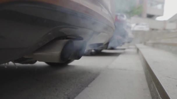 Zwarte Dikke Rook Uit Auto Uitlaatpijp Verbranding Van Auto Luchtverontreiniging — Stockvideo