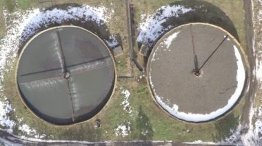 Yuvarlak yerleşimcileri olan biyolojik su arıtma tesisi modern kentsel atık su arıtma tesisi