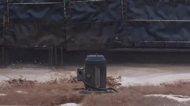 Spildevandspumpe Maskine Arbejder Reservoir Skumle Snavset Vand Moderne Kloak Spildevand – Stock-video