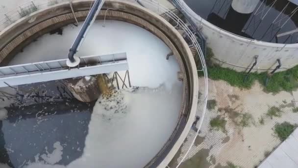 Şehrin Atık Yönetimi Kanalizasyon Arıtma Tesislerinin Havadan Görüntüsü Atık Arıtma — Stok video