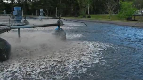 Riolering Waterpomp Machine Werken Aan Reservoir Troebel Vuil Water Moderne — Stockvideo