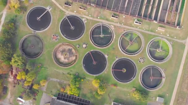 Flygfoto Modernt Avloppsreningsverk Förorenat Avloppsvatten Förvandlas Till Rent Rent Vatten — Stockvideo