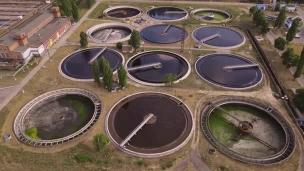 废水处理厂空中顶视图净化器 循环固体沉淀池 — 图库视频影像
