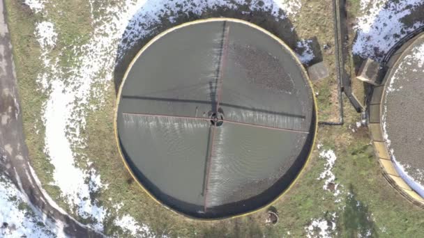 Luftaufnahme Einer Wasseraufbereitungsanlage Mit Rundem Tank Grauwasserrecycling Abfallwirtschaft — Stockvideo