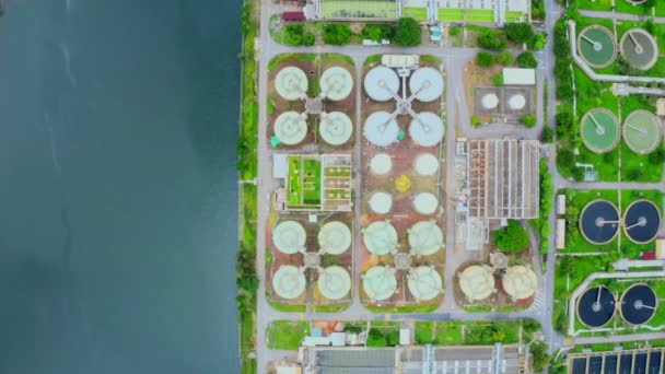 Ovanifrån Biologiska Vattenreningsverk Med Rund Nybyggare Modern Urban Reningsanläggning — Stockvideo