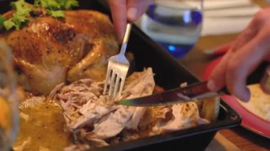 Geleneksel kavrulmuş Noel hindisi yemek ve tatil konsepti görüntüleri.