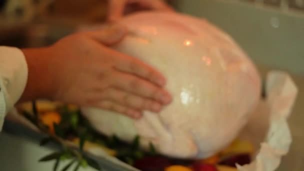 Kochen Huhn Gebratener Gefüllter Truthahn Der Küche Familienessen Erntedank Und — Stockvideo
