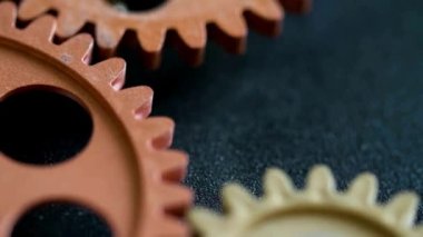 Makro Saat Mekanizması Çalışıyor. Zaman ayarlı Clockwork Dişlileri Çalışan makine dişlisi konsepti mekanik arka plan detaylı görünümü