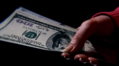 Finans parası nakit el bankası konsepti bankacılık para birimi dolar başarı izole tasarı ekonomik değişim tasarruf arka planı