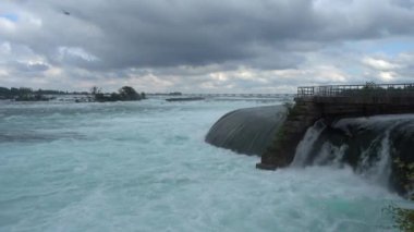 İnanılmaz Niagara Şelaleleri Drone Şelaleleri Kanada Şelaleleri 'ne seyahat ediyor.