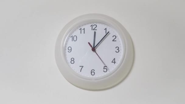 Timelapse Clock Pass Hour Analog Alarm Zegar Prawie Uderzające Film — Wideo stockowe
