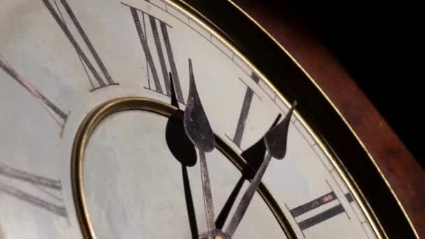 Time Lapse Vintage Analog Clock Roman Number Going Forwards Motion — Vídeo de stock