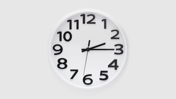 现代城墙上的时光流逝 注视着白钟前进 时钟显示时间矩概念场合 — 图库视频影像
