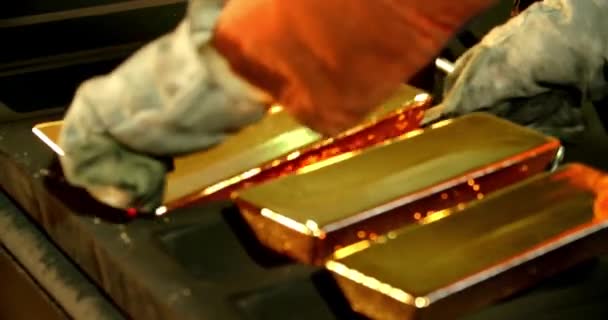 Fabricación Barras Oro Concepto Refinería Metal Para Negocio Finanzas — Vídeos de Stock