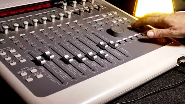 Equipamento Estúdio Música Profissional Gravação Som Painel Controle Mixer Música — Vídeo de Stock