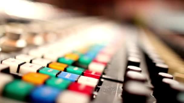 Equipamento Estúdio Música Profissional Gravação Som Painel Controle Mixer Música — Vídeo de Stock