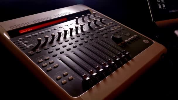 Equipo Estudio Música Profesional Grabación Sonido Panel Control Del Mezclador — Vídeo de stock