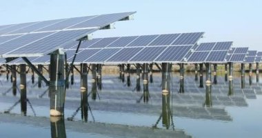 Güneş panelleri makro görünümü güneş enerjisinden yenilenebilir yeşil enerjiyi kapatır