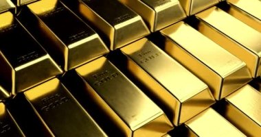 Yüzeyinden yansıyan çevre ışıklarıyla mükemmel bir sıra halinde parlayan altın külçelerin yakın plan görüntüsü. Bankacılık ve nihai zenginlik kavramı.