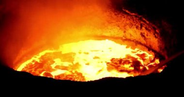 Metal Dökme Metalurjisi Kırmızı Sıcak Magma Doku Altını Parlayan Sıvı