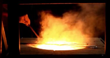 Metal Dökme Metalurjisi Kırmızı Sıcak Magma Doku Altını Parlayan Sıvı