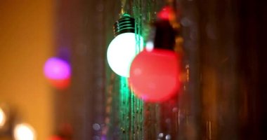 Noel tatili ve kış atmosferi konsepti için Noel ışıkları, soyut arka plan