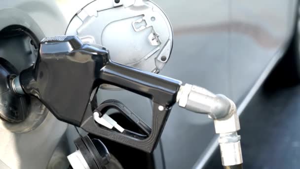 Gázszivattyú Fúvókák Közelsége Egy Benzinkútnál — Stock videók