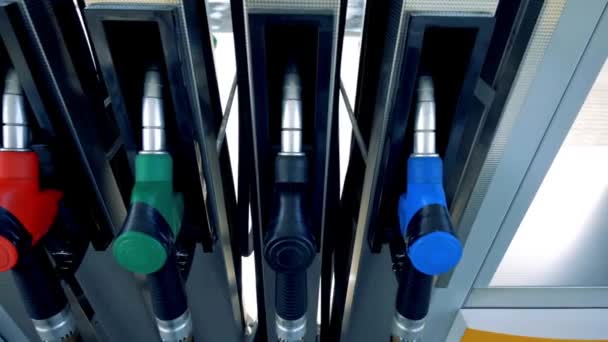 Zamykamy Stację Benzynową Dysze Pompy Stacji Benzynowej — Wideo stockowe