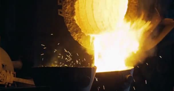 Close Hot Steel Being Poured Furnace Smelting Metal Foundry Steel — Stock Video