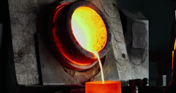 Fundición Metal Fundido Vertido Partir Del Torno Para Producto Fundición — Vídeo de stock