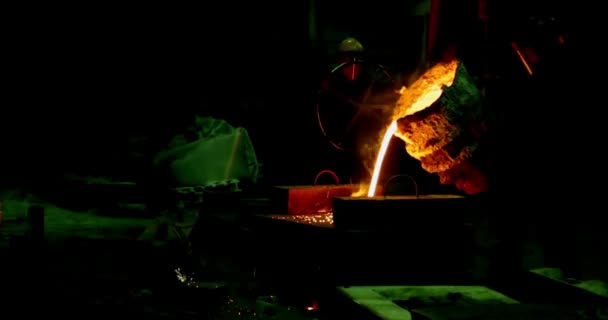 Odlewnia Stopiony Metal Wylewany Tokarki Odlewania Żelaza — Wideo stockowe