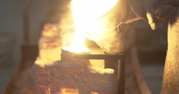 Gießerei Geschmolzenes Metall Aus Drehmaschine Für Gusseisenprodukt — Stockvideo