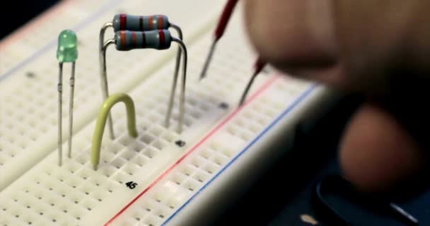 Breadboard Engineer Building Circuits Simple Arduino Homemade Led — Stock Video