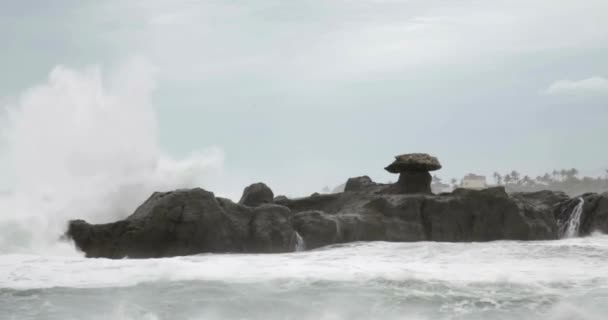 Wielka Fala Burzliwy Ocean Huragan Philippines Tajfun Goni Lub Rolly — Wideo stockowe