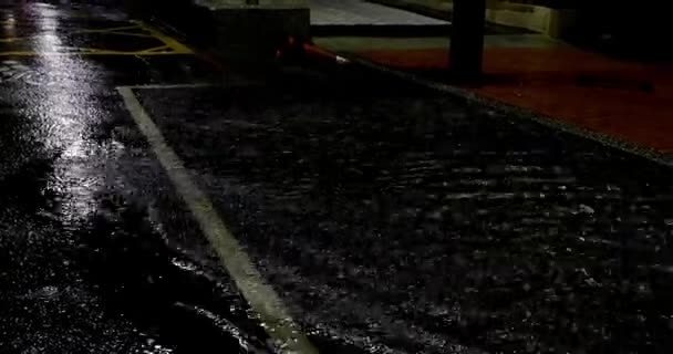 Nacht Stadt Straße Bei Regen Sturm Wetter Starkregen Hurrikan — Stockvideo