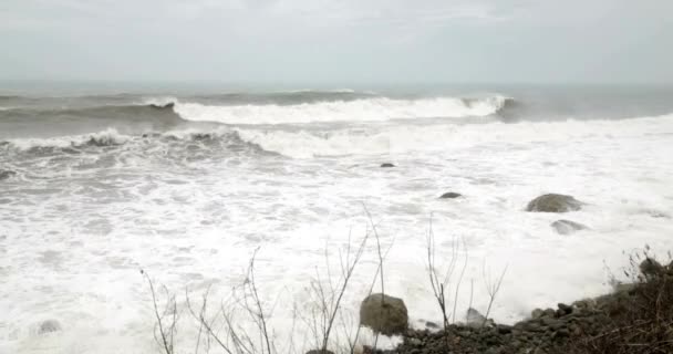 在云彩之上的海浪风暴中的飓风 — 图库视频影像