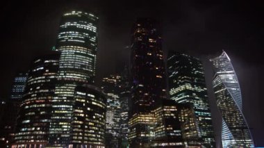 Şehir manzarası gökyüzü manzarası. Hava manzarası. Günbatımını aydınlatan gökyüzü.