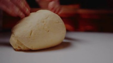 Ekmek ekmeği için hamur yoğurma, pizza, el yapımı pişirme, ev yapımı yemek tarifi konsepti 4k.