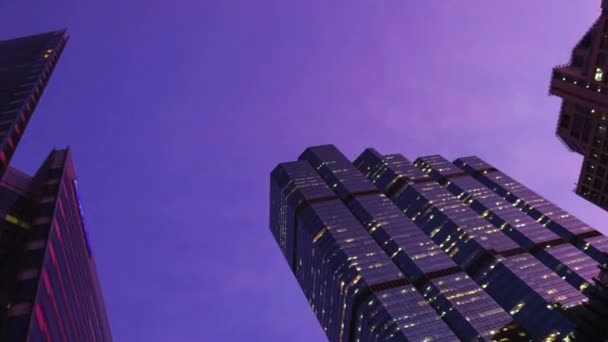 Hermosa Perspectiva Empresa Rascacielos Con Cielo Azul Nube Negocio Oficina — Vídeo de stock