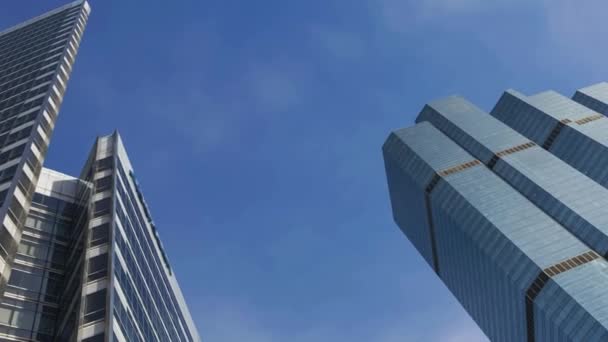 Rascacielos Desde Abajo Edificios Corporativos Bajo Cielo Azul Vista Ángulo — Vídeos de Stock
