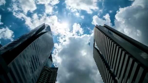 Zeitraffer Geschäftshaus Wolkenkratzer Und Blauer Himmel Wolken Bewegung Blick Von — Stockvideo