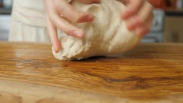 Cheff Mani Impastare Pasta Sulla Tavola Preparazione Pane Pasta Lievito — Video Stock