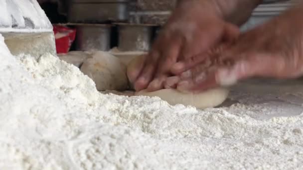 Bäckerei Hände Kneten Teig Für Hausgemachtes Brot Backen Nahaufnahme Gebäck — Stockvideo