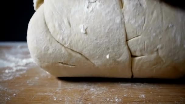Vista Cerca Del Panadero Amasando Masa Pasteles Naturales Panadería Comida — Vídeos de Stock