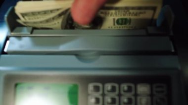 Banka Para Sayma Makinesi banknotları kağıt para saymak için otomatik ekipman. Para sayma ekipmanlarını kapat
