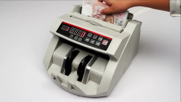 カウンターマシンからのドル紙幣 検出器カウント銀行自動機器現金 詳細表示現金100ドル札の計算 — ストック動画